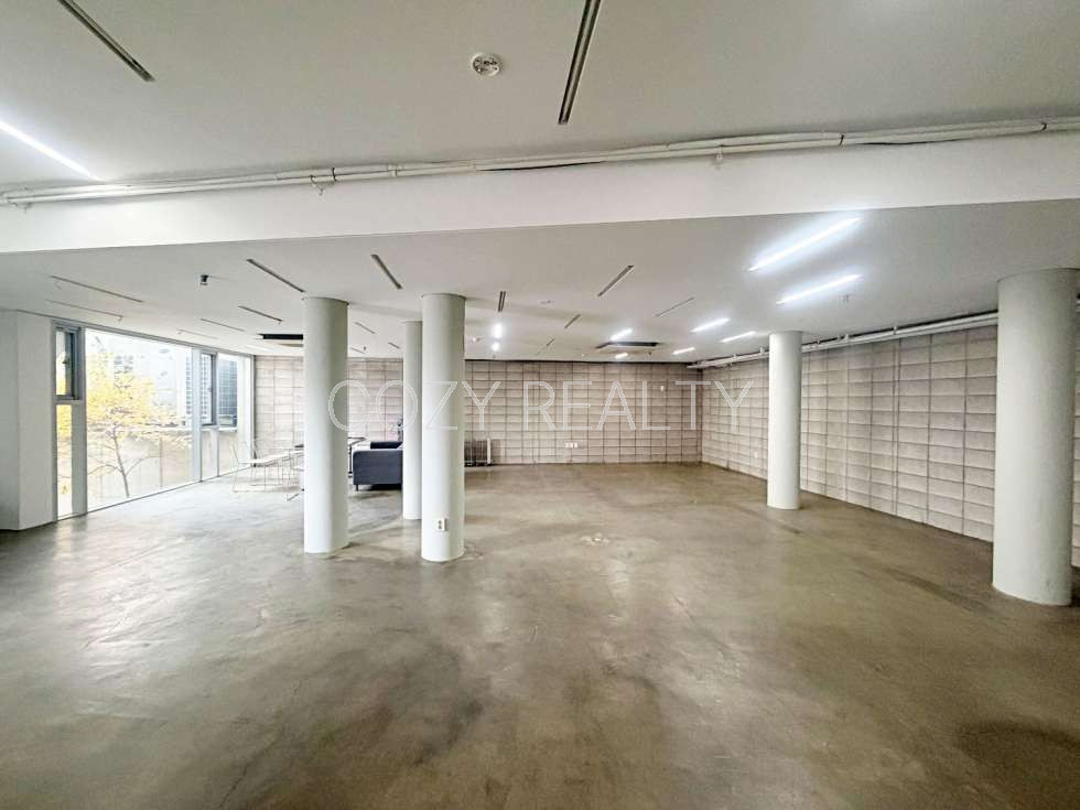 서울 강남구 신사동 S급 컨디션｜전면 통창 인테리어｜바로 입주 가능 월세 매물번호 14954 사진 1