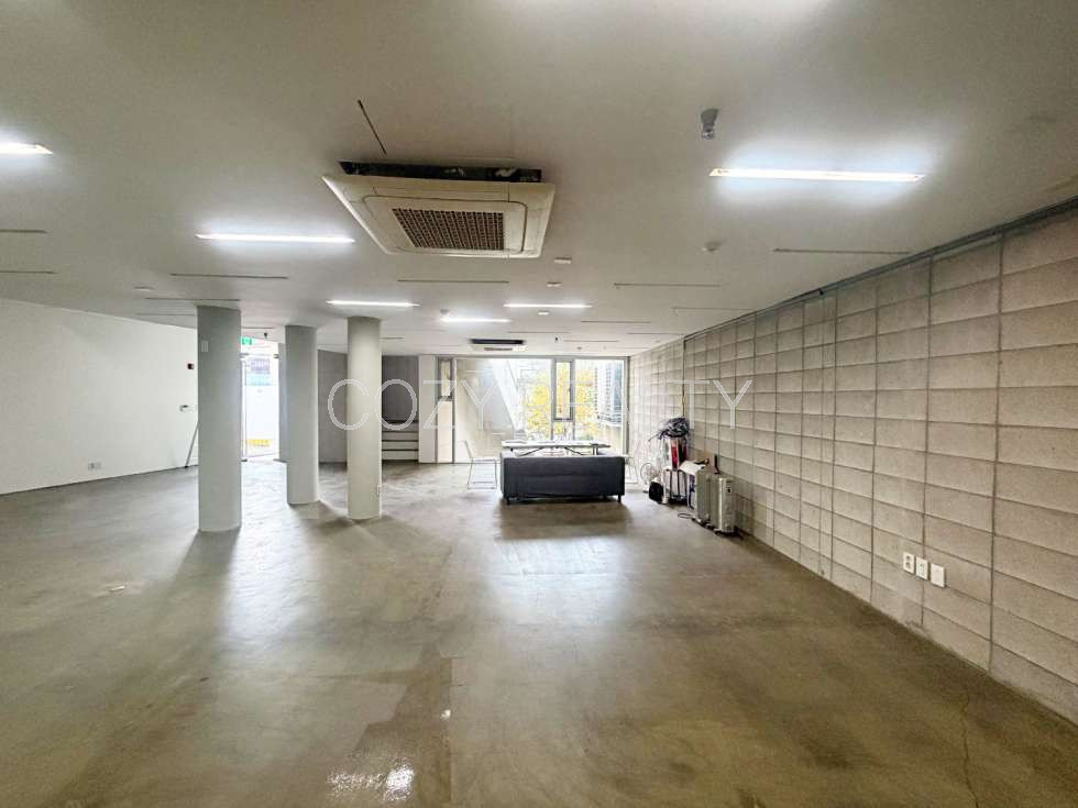 서울 강남구 신사동 S급 컨디션｜전면 통창 인테리어｜바로 입주 가능 월세 매물번호 14954 사진 3