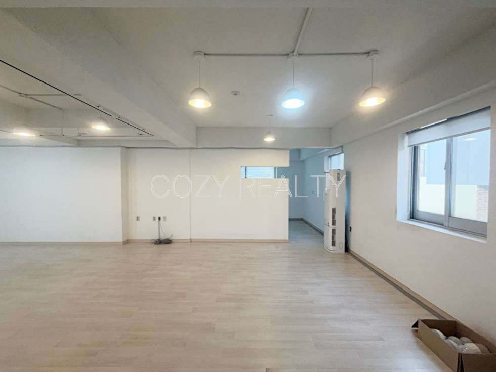 서울 강남구 논현동 즉시 입주 가능한 컨디션｜채광 사무실｜도산공원 사거리 이면 월세 매물번호 15066 사진 4