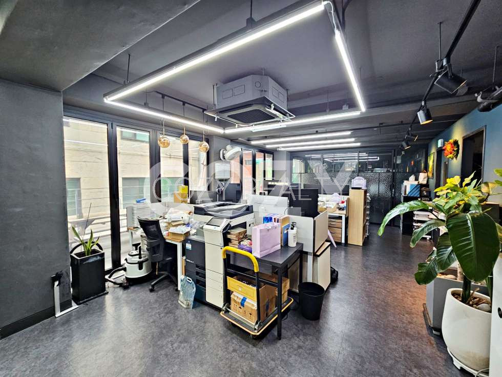 서울 강남구 신사동 CZ 세로수길 메인 인테리어 깔끔한 3층 사무실 월세 매물번호 15014 사진 1