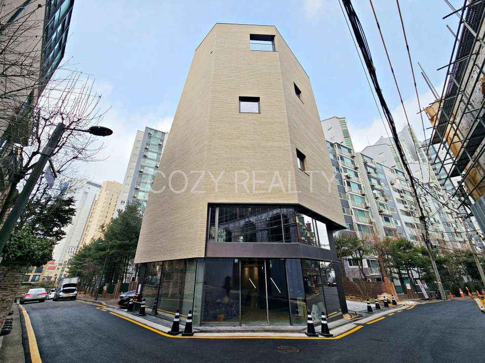 서울 강남구 청담동 주건축물제1동 CZ 청담동 신축건물｜3면 노출｜1층 상업공간 월세 매물번호 15401 사진 1